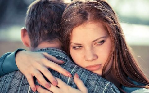 Narcissistic Wife: 6 Signs Your Wife Is A Narcissist and Ways To Handle